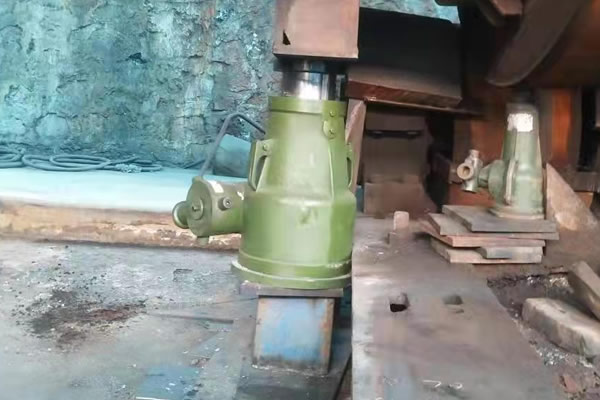 麻豆免费在线观看螺旋千斤顶顶升作业设备检修工程